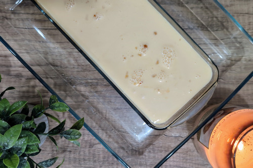 Flan au caramel maison démoulé sur un plat