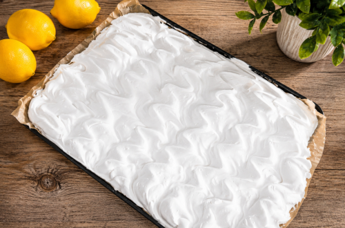 Tranche de meringue roulée au citron effet mille-feuille